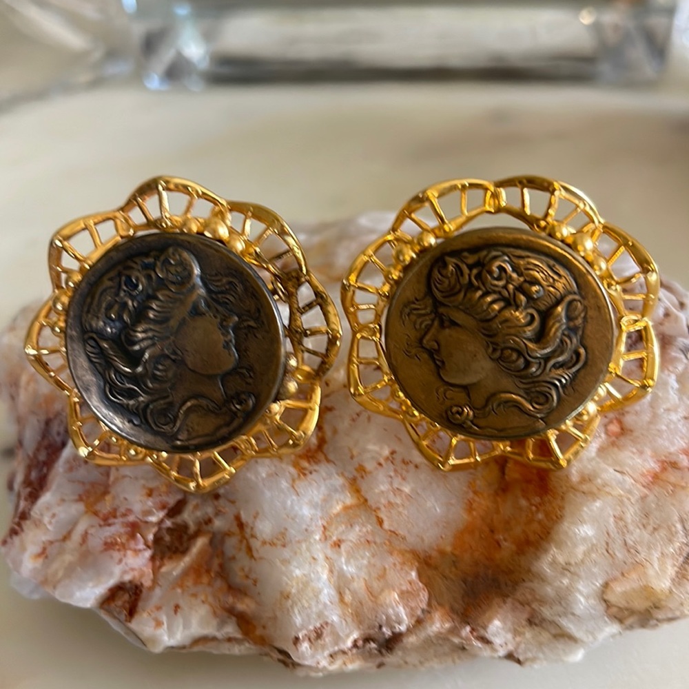 Olala Clip-On Earrings